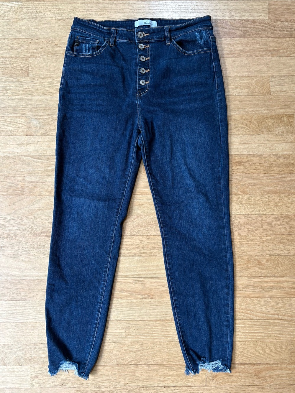 Kancan Estilo Raw Hem Button Fly Ankle Jeans Size 31 in Excellent Condition